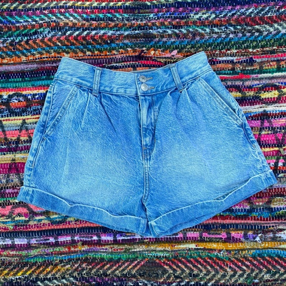 American Eagle Outfitters Pants - 🦋American Eagle Mom Shorts🦋